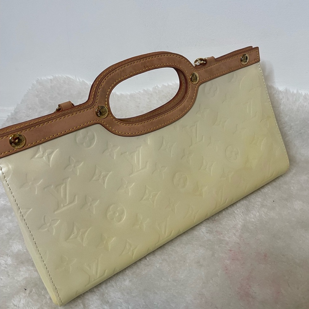 Louis Vuitton Cream and Tan Vernis - Picture 2 of 10